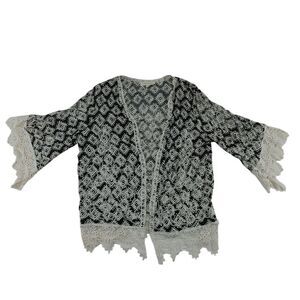 Solitaire Black White Geometric Lace Trim Kimono Style Top L w/ Stitched Pattern